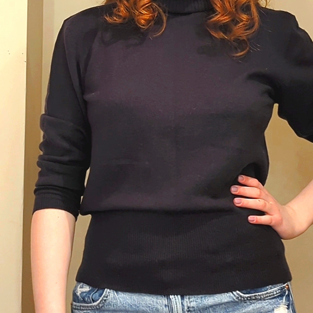 Gray Turtle Neck Sweater Size M